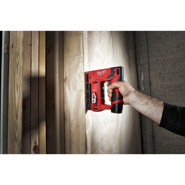 Степлер скобозабивной аккумуляторный MILWAUKEE M12 BST-202X (ЗУ+2акк.Х2ач+HDкейс) - Фото 6 Степлер скобозабивной аккумуляторный MILWAUKEE M12 BST-202X (ЗУ+2акк.Х2ач+HDкейс) - изображение 6