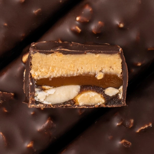 Шоколадный батончик без глютена FIZI Peanut caramel 45 г х 10 шт Веган (4820262540047) - изображение 4