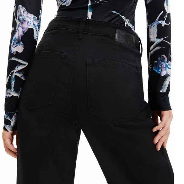 Жіночі кльоші Desigual Kafka чорні XS 22WWDD68/2000 (XS) - изображение 5