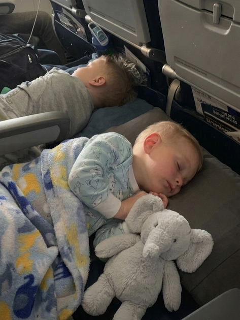 Надувна подушка підставка для ніг у літак, авто, автобус та потяг (3 рівні висоти) - изображение 8