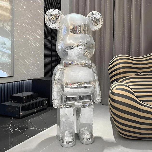 Фигурка Bearbrick серебряного цвета на подставке SUPREME 155 см. Дизайнерская игрушка Беарбрик. Фигурка Be@rbrick - Фото 3 Фигурка Bearbrick серебряного цвета на подставке SUPREME 155 см. Дизайнерская игрушка Беарбрик. Фигурка Be@rbrick - изображение 3