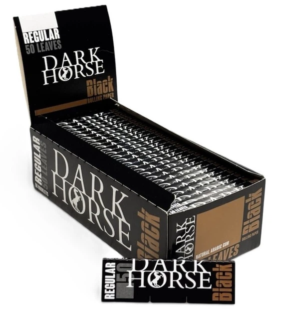 Блок паперу для самокруток Dark Horse Black 70 мм — 50 пачок по 50 листівок, ультратонкий, 13 г/м² - Фото 1 Блок паперу для самокруток Dark Horse Black 70 мм — 50 пачок по 50 листівок, ультратонкий, 13 г/м² - зображення 1