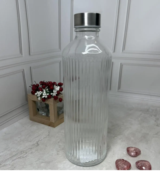 Скляна пляшка Uniglass Vertis для води з кришкою 1 л (72604C02-MC6XB) - Фото 1 Скляна пляшка Uniglass Vertis для води з кришкою 1 л (72604C02-MC6XB) - зображення 1