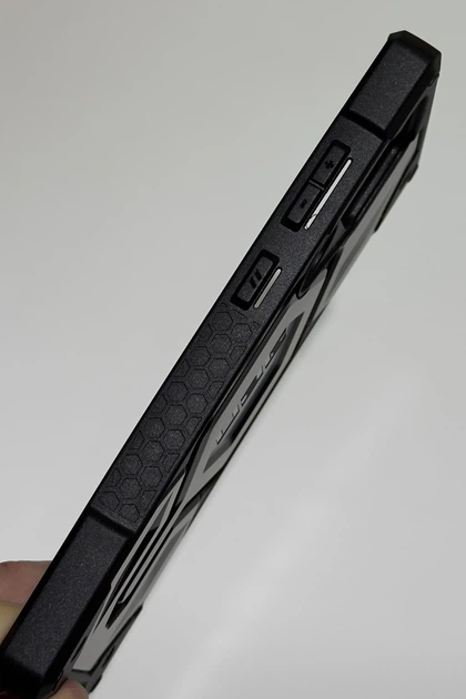 Чехол противоударный UAG Monarch (Original) для Samsung Galaxy S24 Ultra (S928) Carbon Fiber 214415114242 - изображение 7