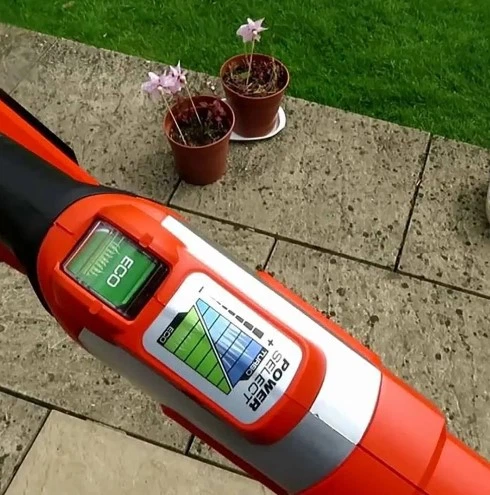 Триммер аккумуляторный BLACK+DECKER GLC3630L20-QW - Фото 3 Триммер аккумуляторный BLACK+DECKER GLC3630L20-QW - изображение 3