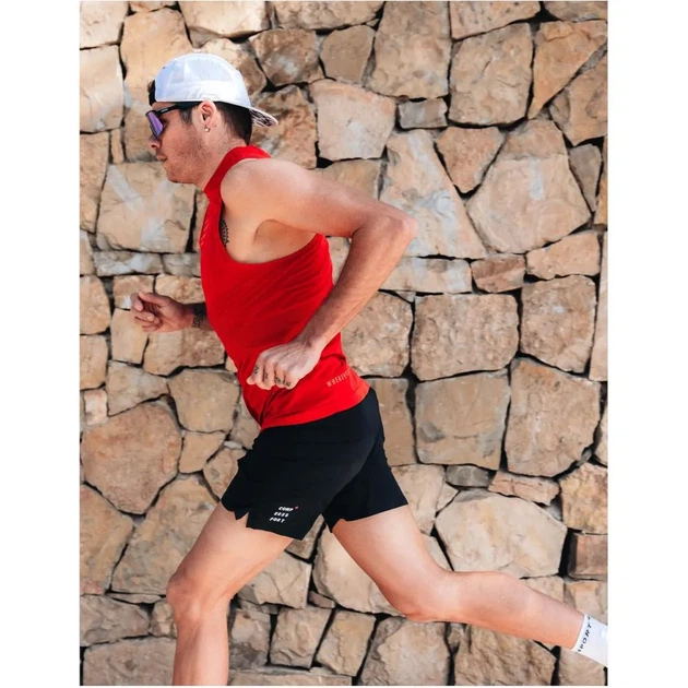 Майка чоловіча спортивна для бігу тренувань облягаюча Compressport Pro Racing Singlet M Samba red XL (100078224) - Фото 4 Майка чоловіча спортивна для бігу тренувань облягаюча Compressport Pro Racing Singlet M Samba red XL (100078224) - зображення 4