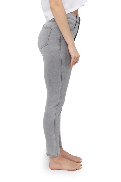 Джинсы skinny женские S цвет светло-серый YUKI ЦБ-00290501 - Фото 2 Джинсы skinny женские S цвет светло-серый YUKI ЦБ-00290501 - изображение 2