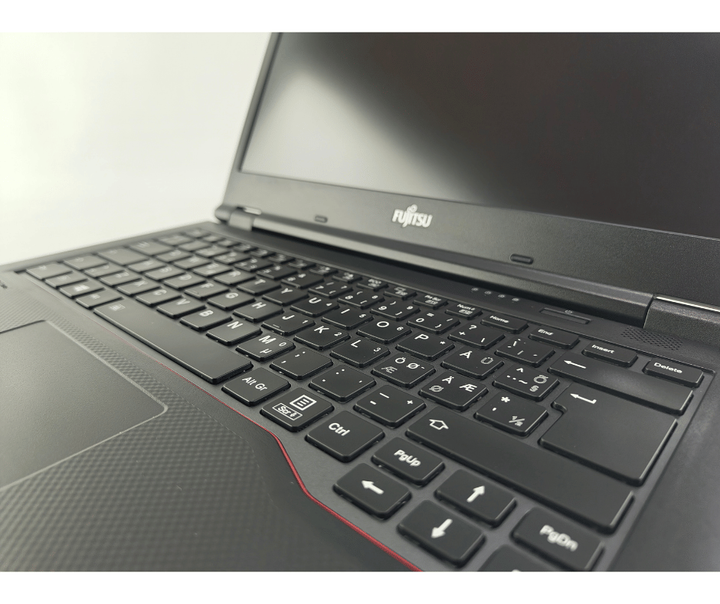 Ноутбук Fujitsu LifeBook E549 / 14" (1920x1080) IPS / Intel Core i3-8145U (2 (4) ядра по 2.1 - 3.9 GHz) / 8 GB DDR4 / 240 GB SSD / Intel UHD Graphics / WebCam / DVD-ROM б/у - изображение 3