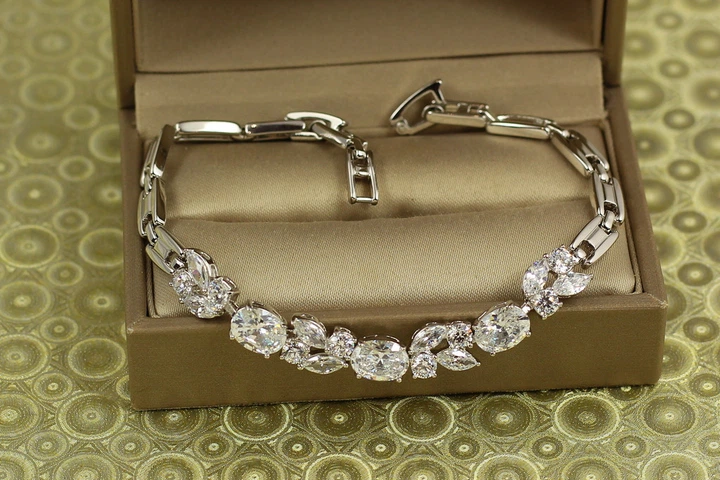 Браслет Xuping Jewelry Зіркопад з білими 17,5 см сріблястий - Фото 1 Браслет Xuping Jewelry Зіркопад з білими 17,5 см сріблястий - зображення 1