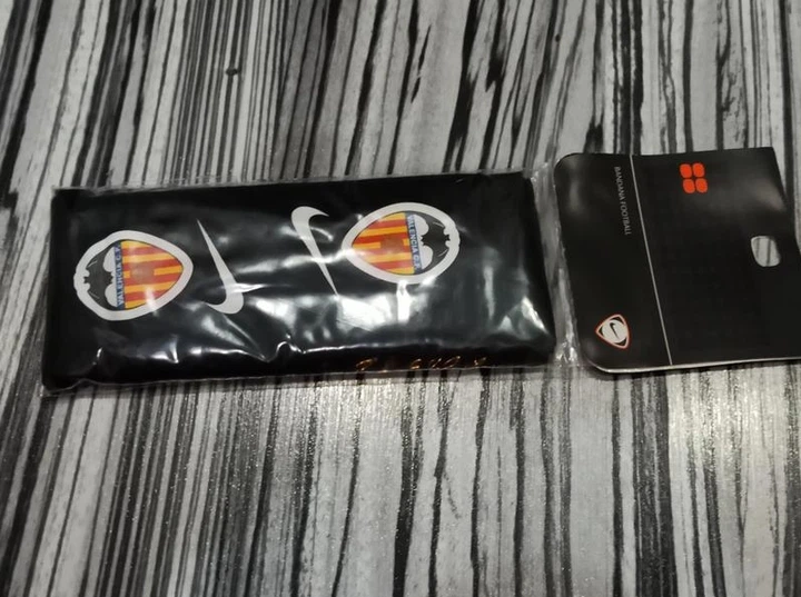 Бандана спортивного клуба fc valencia коллоборация с nike - Фото 2 Бандана спортивного клуба fc valencia коллоборация с nike - изображение 2