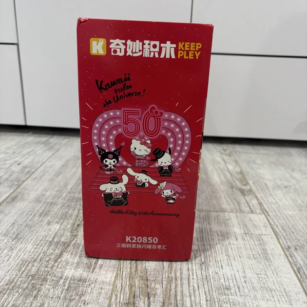 Конструктор Keeppley Sanrio «Hello Kitty: 50 лет — Звезда Бродвея» (K20850), 567 деталей - изображение 7
