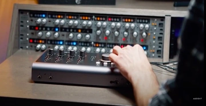 Interfejs audio Audient iD44 MKII (5060374260450) - obraz 9