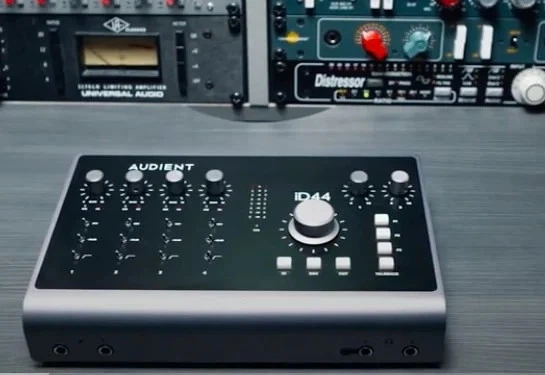 Interfejs audio Audient iD44 MKII (5060374260450) - obraz 10