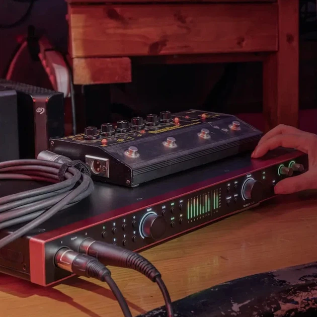 Interfejs audio Focusrite Scarlett 18i20 4th Gen (815301001522) - obraz 5