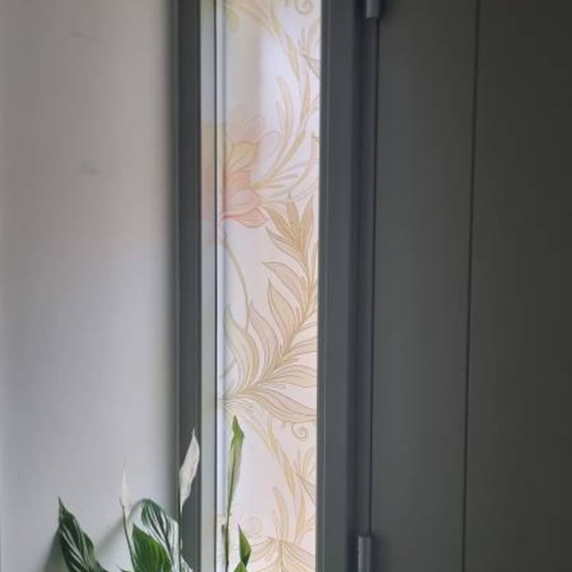 Матова плівка на скло дзеркало Тропічні квіти листя сонцезахисна самоклейка 3 пог.м 100х300см Happy Pocket - Фото 7 Матова плівка на скло дзеркало Тропічні квіти листя сонцезахисна самоклейка 3 пог.м 100х300см Happy Pocket - зображення 7