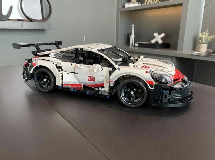 Конструктор Technic Porsche Порш 911 GT3 RS (белый) – 1580 деталей, спортивный суперкар 50 см - изображение 5