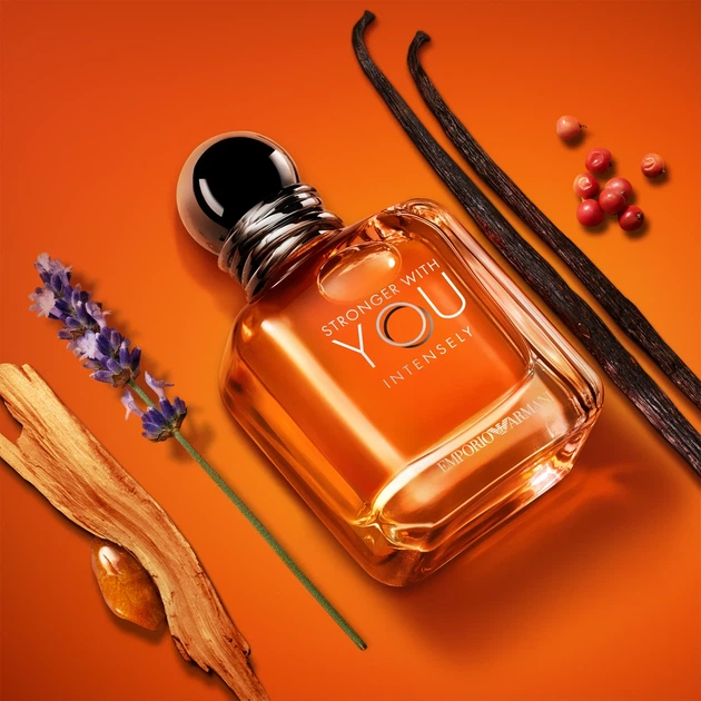Парфумована вода для чоловіків Giorgio Armani Emporio Armani Stronger With You Intensely 1.2 - Фото 2 Парфумована вода для чоловіків Giorgio Armani Emporio Armani Stronger With You Intensely 1.2 - зображення 2