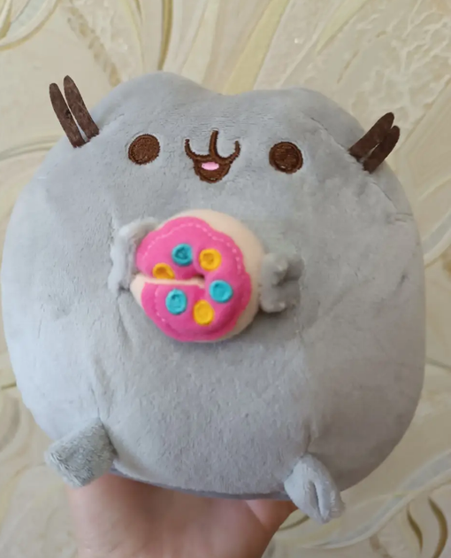 Мягкая игрушка Пушин с пончиком Pusheen 15 см - Фото 4 Мягкая игрушка Пушин с пончиком Pusheen 15 см - изображение 4