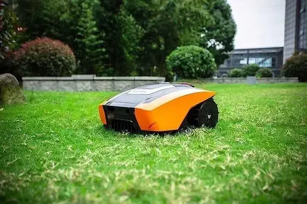 Робот-газонокосилка Yard Force EasyMow 260B с регулировкой высоты стрижки — аккумуляторная косилка с мульчированием травы для площади до 260 м² - изображение 10