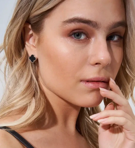 Серьги Черный клевер 13 мм в стиле Van cleef медицинское золото - изображение 2