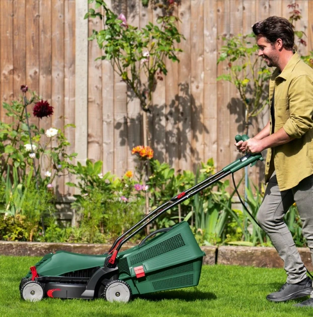 Электрическая газонокосилка Bosch UniversalRotak 37-555 (1.4 кВт, 370 мм) с травосборником (26654) - Фото 3 Электрическая газонокосилка Bosch UniversalRotak 37-555 (1.4 кВт, 370 мм) с травосборником (26654) - изображение 3