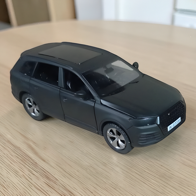 Модель автомобиля Audi Q7. Металлическая машинка Ауди Кю7 1:32