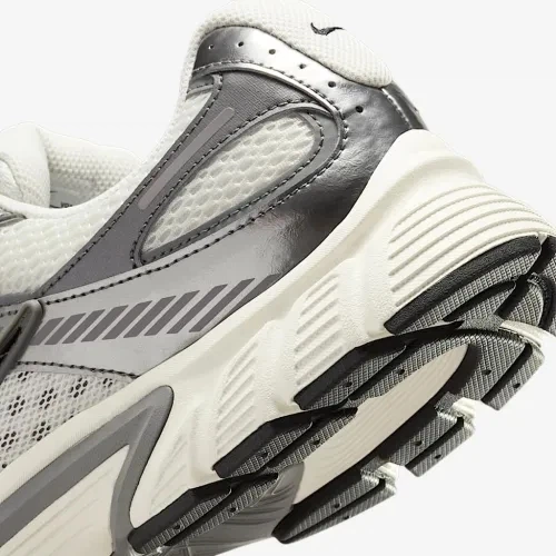 Чоловічі кросівки Nike V5 Rnr HJ5228-009 45.5 (11.5US) Сірі (198487798135) - зображення 8