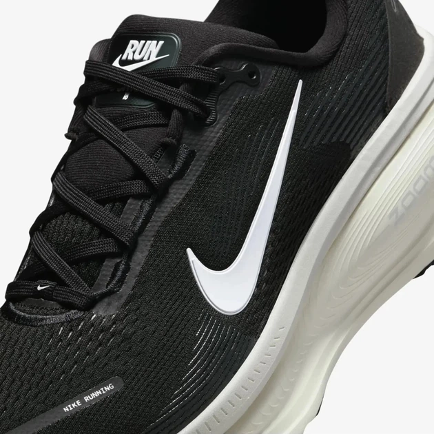 Чоловічі кросівки для бігу Nike Vomero 18 HM6803-007 42 (8.5US) Чорні (197863393483) - зображення 7