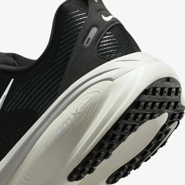 Чоловічі кросівки для бігу Nike Vomero 18 HM6803-007 42 (8.5US) Чорні (197863393483) - зображення 8