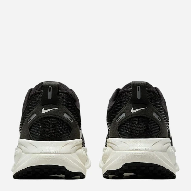Жіночі кросівки для бігу Nike W Vomero 18 HM6804-005 38 (7US) Чорні (197863393919) - зображення 4