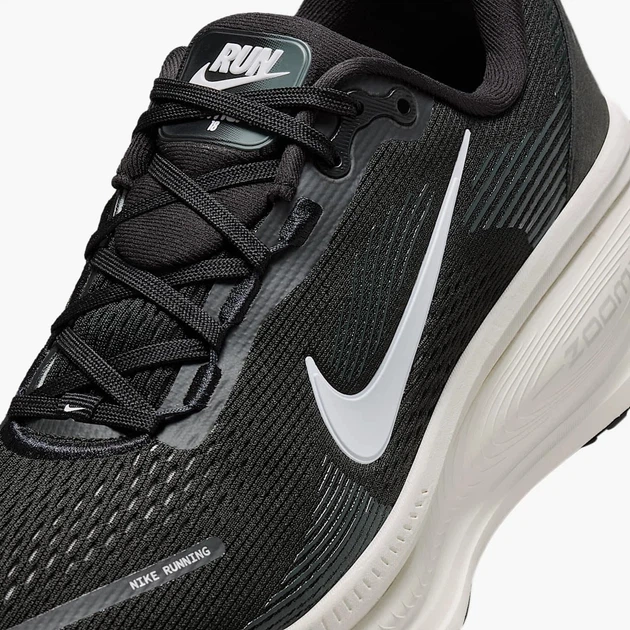 Жіночі кросівки для бігу Nike W Vomero 18 HM6804-005 38 (7US) Чорні (197863393919) - зображення 7