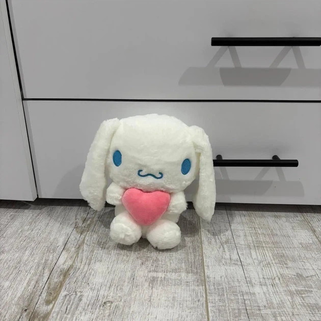 Мягкая плюшевая игрушка Cinnamoroll (Синнаморолл) Sanrio "Colorful Heart Series" с розовым сердцем 22 см - Фото 2 Мягкая плюшевая игрушка Cinnamoroll (Синнаморолл) Sanrio "Colorful Heart Series" с розовым сердцем 22 см - изображение 2