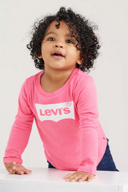 Лонгслив с логотипом Levi's для девочки Розовый 62 см (3 мес) (215 pvu pink) - Фото 1 Лонгслив с логотипом Levi's для девочки Розовый 62 см (3 мес) (215 pvu pink) - изображение 1