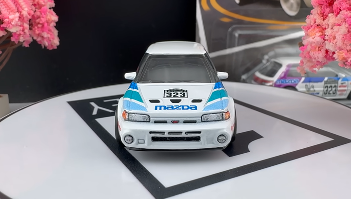 Машинка Premium Hot Wheels Mazda 323 GTR Modern Classics 1:64 JKF17 White - зображення 5