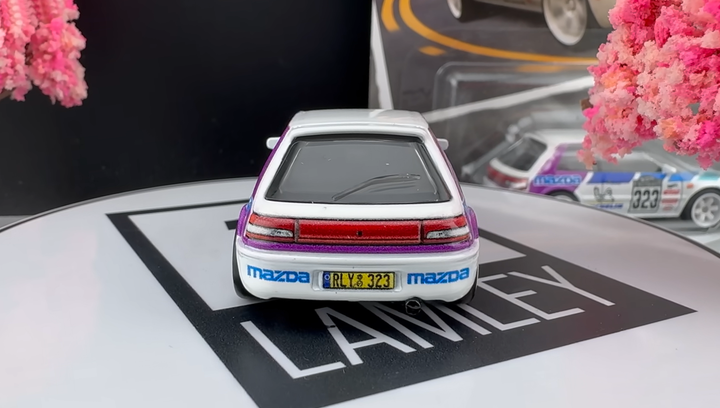 Машинка Premium Hot Wheels Mazda 323 GTR Modern Classics 1:64 JKF17 White - зображення 6