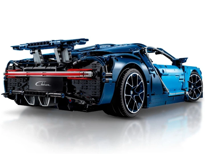 Конструктор Technic – Bugatti Chiron на 3599 деталей (42083) - Фото 8 Конструктор Technic – Bugatti Chiron на 3599 деталей (42083) - изображение 8