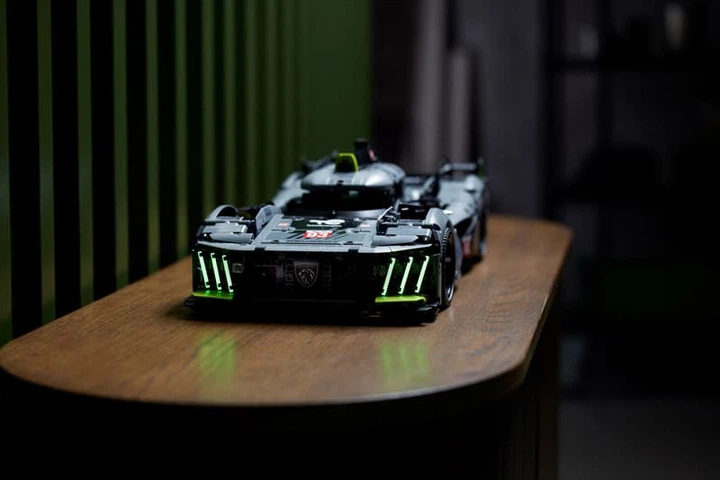 Конструктор Technic – Peugeot 9X8 24H Le Mans на 1775 деталей (42156) - зображення 6