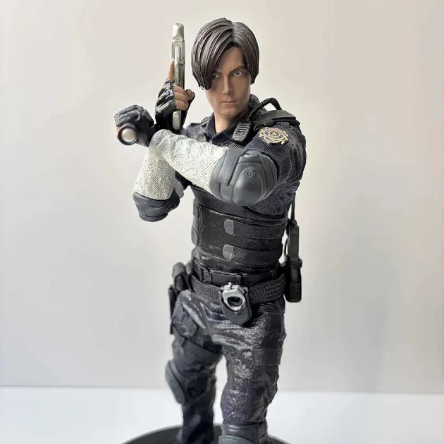 Коллекционная фигурка Леон Скотт Кеннеди Leon S. Kennedy Resident Evil 2 Обитель зла 32 см - изображение 3