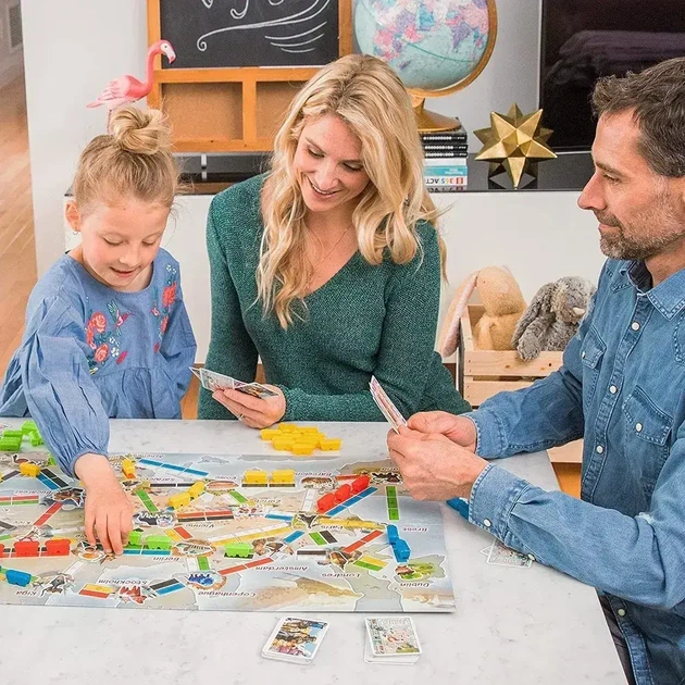 Настольная игра Ticket to Ride: First Journey. Europe / Билет на поезд Junior Европа (детская) - Фото 4 Настольная игра Ticket to Ride: First Journey. Europe / Билет на поезд Junior Европа (детская) - изображение 4