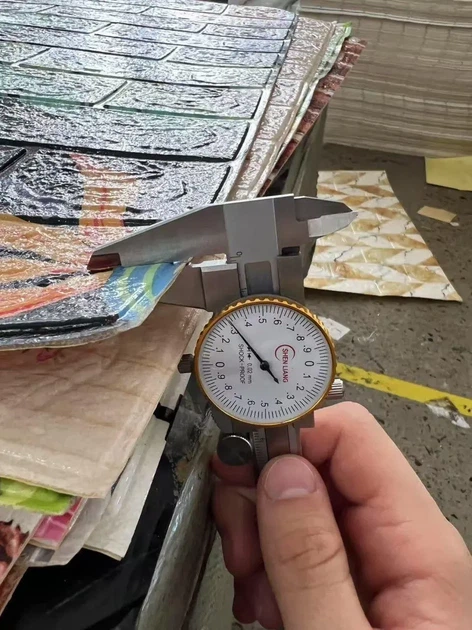 Самоклеящаяся 3D панель "Тропический сад" 70×77 см | Панель на стену под кирпич, черный фон - изображение 7