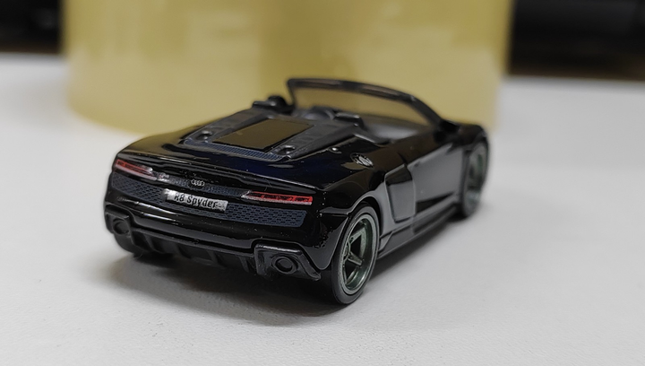 Машинка Базова Hot Wheels 2019 Audi R8 Spyder Exotics 1:64 JJJ84 Black - зображення 3