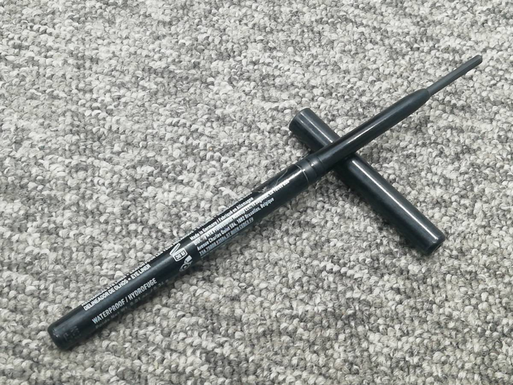 Висувний олівець для очей Nyx Retractable Eye Liner MPE02 Black глибокий чорний - зображення 7
