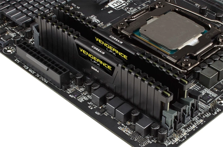 Оперативна пам'ять Corsair 8GB DDR4 2666MHz Vengeance (CMK8GX4M1A2666C16) Б/В - изображение 3