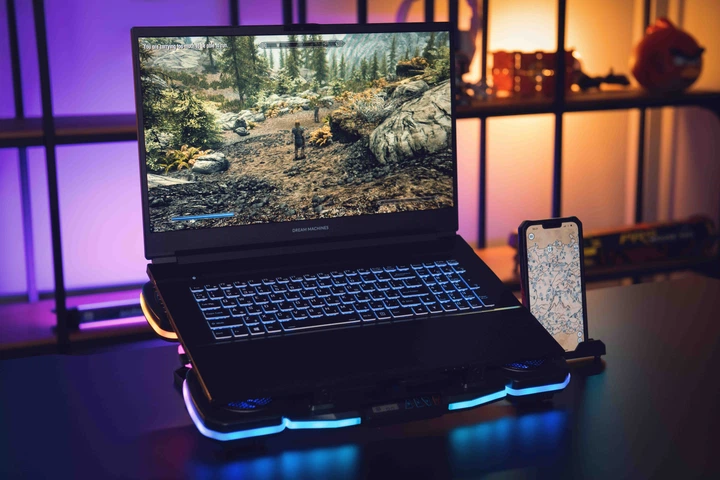 Подставка для ноутбука 2E GAMING CPG-012, до 17.3", 1xUSB-C, LCD/semiconductor cooling pad, RGB, чёрный - Фото 4 Подставка для ноутбука 2E GAMING CPG-012, до 17.3", 1xUSB-C, LCD/semiconductor cooling pad, RGB, чёрный - изображение 4