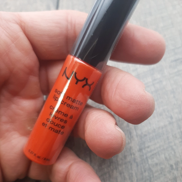 Рідка помада з матовим фінішем Nyx Soft Matte Lip Cream San Juan SMLC28 яскраво-оранжевий 8 мл - зображення 6
