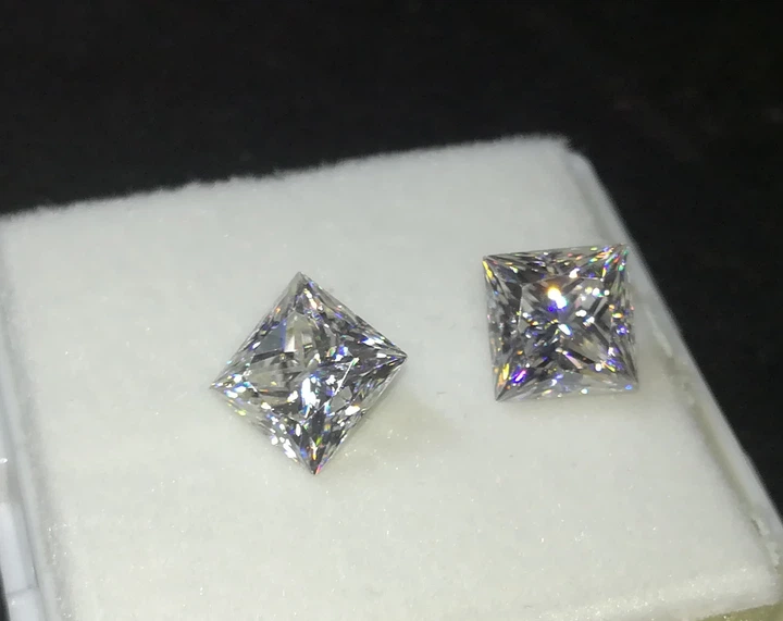 Муассанит 7 мм белый 2.5 Ct Princess Moissanite (2400177) - Фото 7 Муассанит 7 мм белый 2.5 Ct Princess Moissanite (2400177) - изображение 7