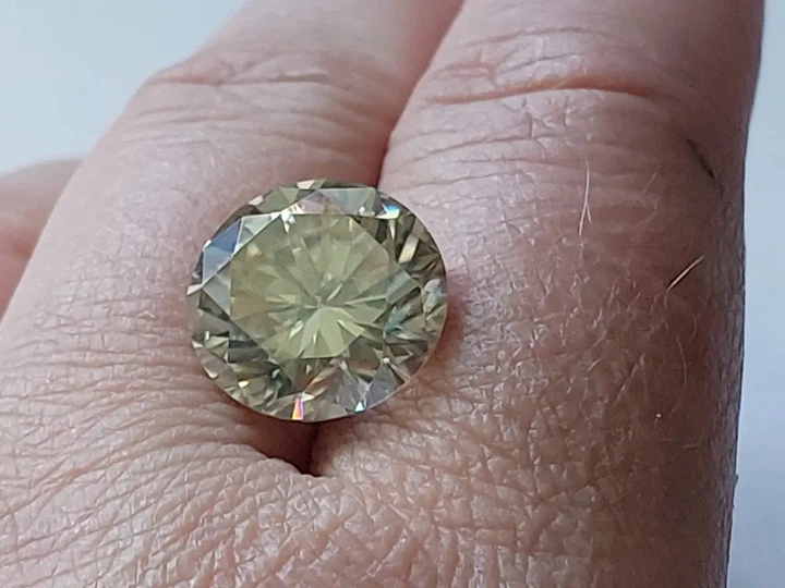 Муассанит 8.87 ct 13.84mm (664305) - Фото 6 Муассанит 8.87 ct 13.84mm (664305) - изображение 6