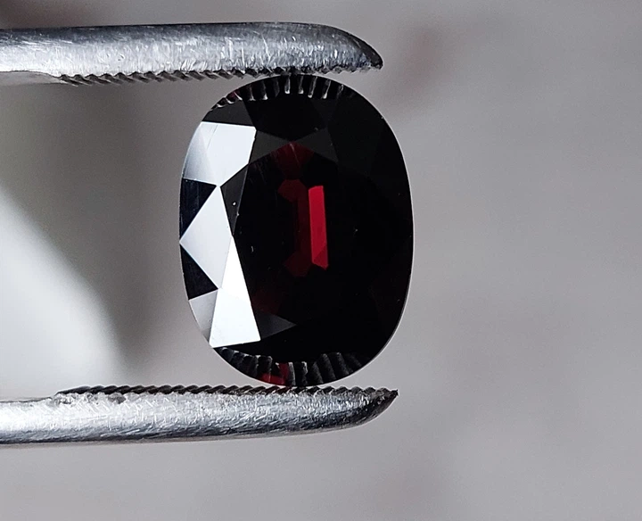 Гранат 7.52 ct 14,0 x 10,3 x 5,7 мм (68213) - Фото 2 Гранат 7.52 ct 14,0 x 10,3 x 5,7 мм (68213) - изображение 2