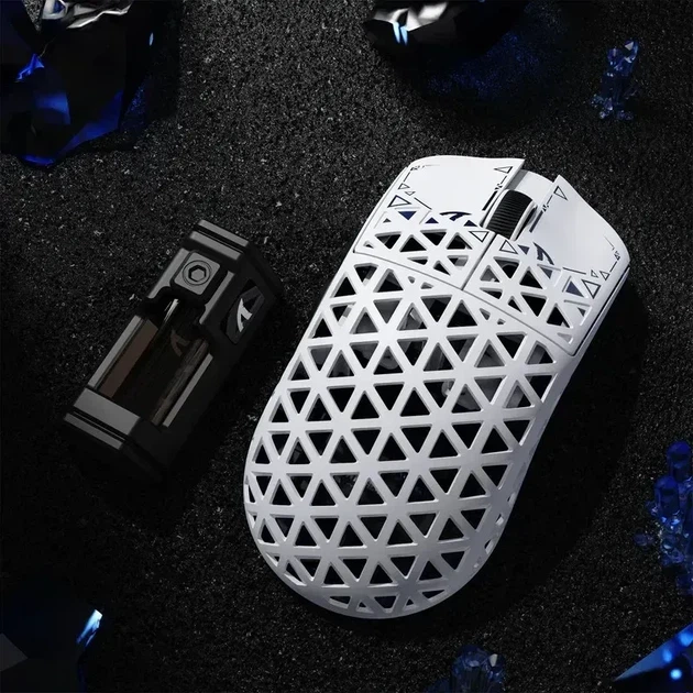 Игровая безповодная мышка Attack Shark R5 Ultra White, сесснсор PAW3950 MAX, (2,4\Bluetooth\USB), 42000 DPI, 8000 Ггц, 39 г. - изображение 5