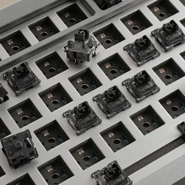 Набор механических переключателей Akko V3 Creamy Black Pro 45 шт набор из 45 шт кроемовых линейных свечей для механических клавиат - изображение 4